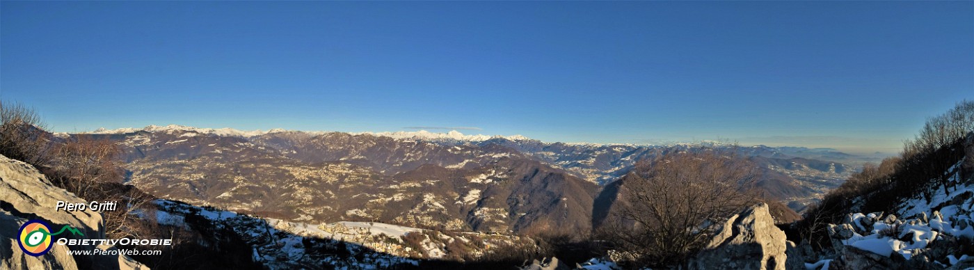 14 Vista panoramica verso le Orobie innevate.jpg